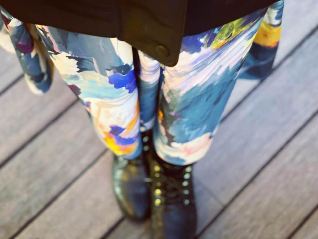片山萌美のインスタグラム：「🦚  beautiful color skirt  #moemikatayama」