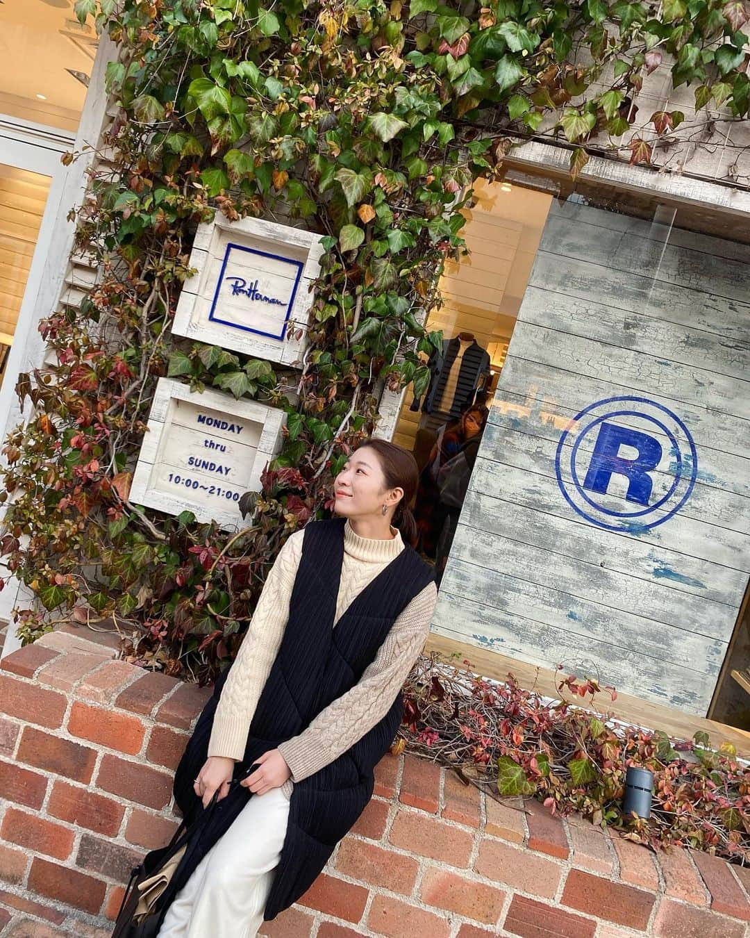 Chiharuのインスタグラム：「#私のアナザースカイシリーズ  湘南がすきー💙先日は辻堂を散策したよ😊  #テラスモール湘南  #辻堂 #湘南ライフ #shonan #ronhermanstore #ロンハーマン  #ロンハーマンカフェ  #ロンハーマン辻堂 #ロンハーマンが好き」