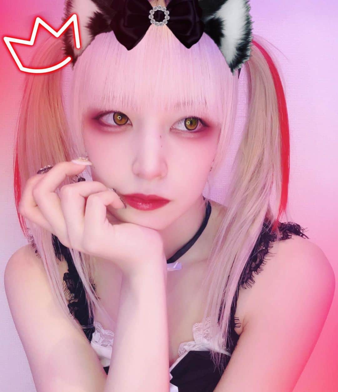 のインスタグラム：「🐈‍⬛🎀にゃん  #ねこの日  #メイク #アイドル #コスプレイヤー  #コスプレイヤーさんと繋がりたい #コスプレ  #カメラマンさんと繋がりたい  #被写体 #角色扮演 #闇属性 #サブカル #派手髪  #fashion #cosplay #cosplaygirl #cosplayer #kawaii #cyberkawaii #japanesegirl #japanesecosplay #japanesecosplayer #anime #photography  #follw #followｍe #idol #artist #model」
