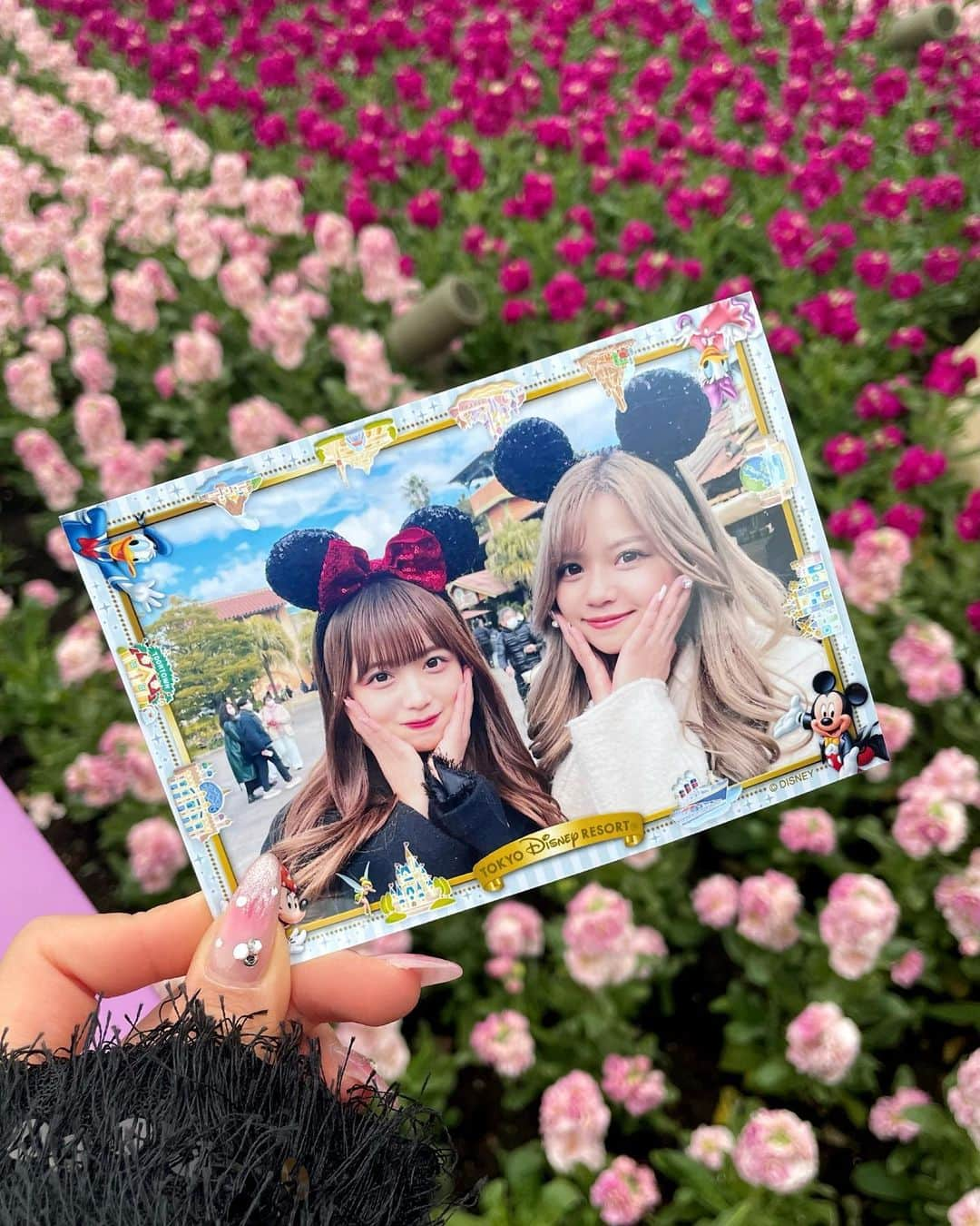 Kirariのインスタグラム：「東京ディズニーランドⓇ🐭​ ​ パーク内で撮った写真をカメラセンターで​ プリントしてみたのだけどオリジナルフレームが可愛いい🥹​ ​ たくさんプリントしたのでアルバムにするの🎞​ ​ パーク内でプリントできるので4枚目やハイライトにある​ Webサイトから場所を確認して みんなもプリントしてみてね♡​ ​  #PR #富士フイルム #カメラセンター #東京ディズニーランド #プリントデイズ #FUJICOLOR #フジカラープリント」