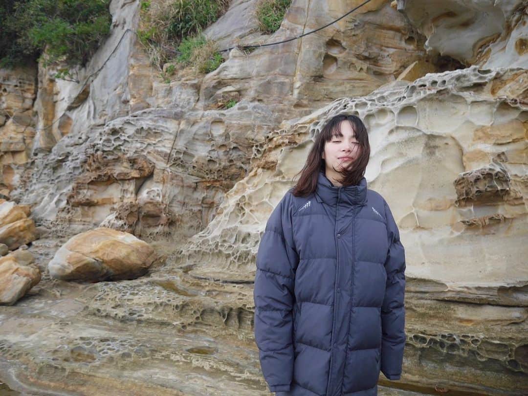 のインスタグラム：「なぎさだよ🌼  本日、2nd写真集「なぎさ日和」が発売されました🤭  初めて行った長崎県が大好きな場所になりました。  私にとって最高な一冊になりました。  あなたにとっても、最高で特別な一冊になりますように🤍」