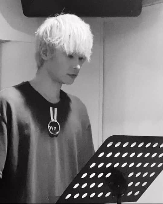 若菜太喜のインスタグラム：「新曲公開です! 『一線』。恋人でも家族でも大切なものでも、当てはめて聴いていただけたらと思います!凄く共感していただけるのでは!? どのようにこの曲が進化していくか、僕も楽しみです。 TikTokにはまた違う動画です。是非こちらもご覧ください。 https://www.tiktok.com/@taiki1205wakana?_t=8a5a2roKpij&_r=1  #一線#歌#TAIKI #若菜太喜 ##役者 #俳優#作詞 #オリジナルソング#originalsong#followme」
