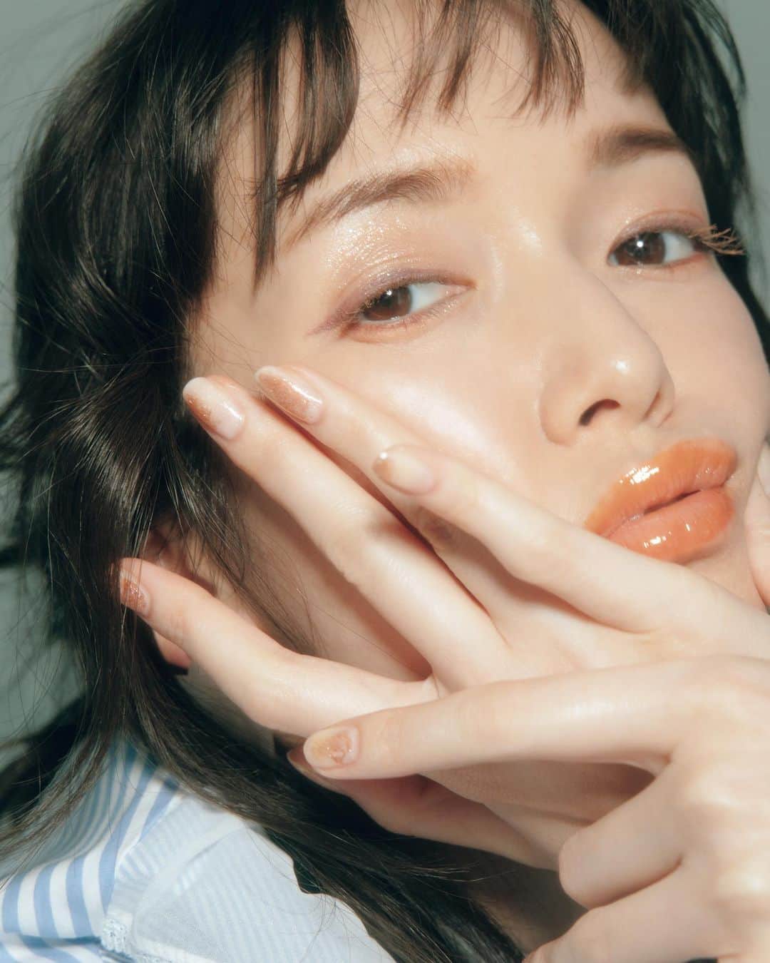 のインスタグラム：「＼大好評発売中💗ar3月号／ ちゅるツヤな春ネイルとお肌が眩しい 佐藤栞里さんの誌面カットをチラ見せ🤍🫧  春コーデやメイク、小物やネイルまで… 春がたまらなく待ち遠しくなっちゃう ＂BLOOM ME SPRING企画＂は必見です💐!!  しーちゃんの眼福カットと共にぜひお楽しみください🥰  #佐藤栞里 #しーちゃん #ar #ar3月号 #armagazine #trend #beauty #トレンドコーデ #トレンドコスメ #美女 #眼福 #オフショット #モデル」