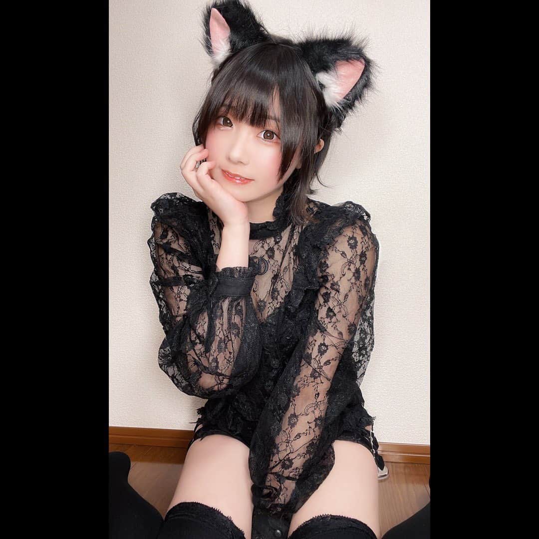 くろねこさんのインスタグラム写真 - (くろねこInstagram)「猫の日は！ねこしの日！！ って事で頑張って自撮りしましたw  2/22 にゃんにゃんにゃんですなー！  #自撮り #自撮り女子 #selfie #japanesegirl #japanese #猫耳 #猫耳カチューシャ #黒髪 #nekomimi #黒髪ショート #黒髪女子 #猫の日」2月22日 21時32分 - kuronekoshi_nya