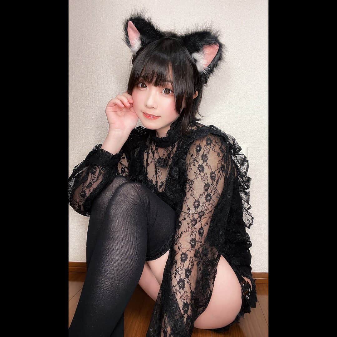 くろねこのインスタグラム：「猫の日は！ねこしの日！！ って事で頑張って自撮りしましたw  2/22 にゃんにゃんにゃんですなー！  #自撮り #自撮り女子 #selfie #japanesegirl #japanese #猫耳 #猫耳カチューシャ #黒髪 #nekomimi #黒髪ショート #黒髪女子 #猫の日」