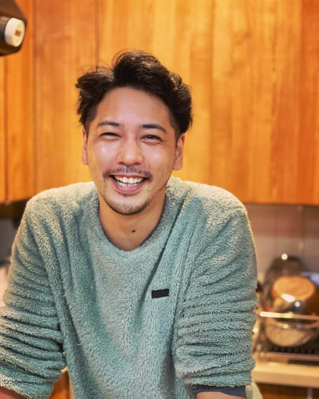 佐藤祐基のインスタグラム：「39歳になりました。 昔はオールで飲み明かすなんてこともやってましたが、もう眠たいです笑 日々幸せに過ごせていることに感謝の気持ちを忘れずに30代最後の1年を謳歌します！  皆様ありがとう。  #誕生日 #2月生まれ  #2月22日」