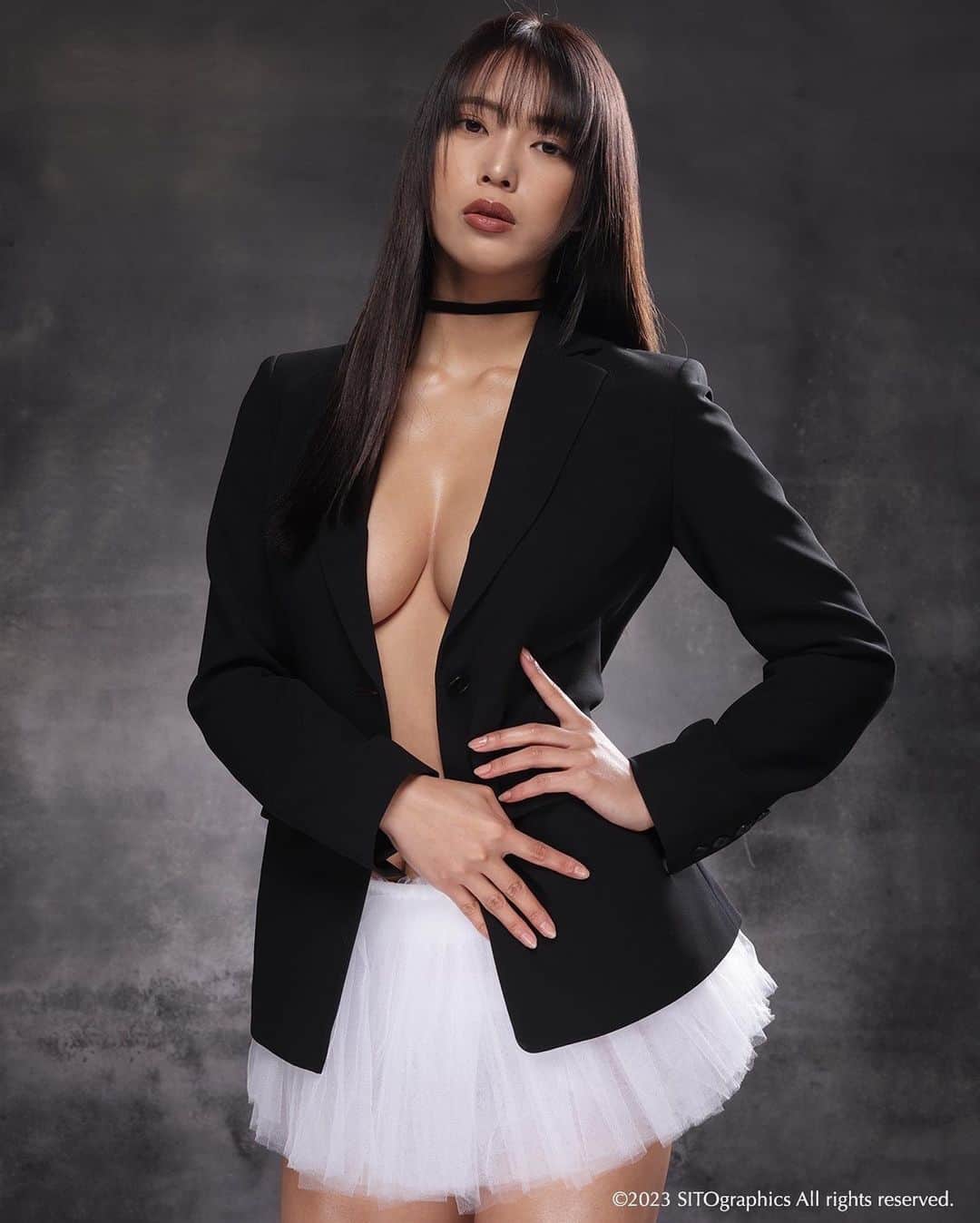 シト山口のインスタグラム：「パンチの効いたのを❤️ 初登場！宇佐美なおさん パーフェクトスタイル+Ｇcup! ＧcupのＧはゴジラのＧか？ガメラのＧか？？ 素材の良さを最大限引き出して😆💕✨ 元ネタはdior  model @usmno_18 宇佐美なお tops  DKNY photo @sito_yamaguchi  #ファッション撮影 #グラビア #インスタグラビア  #gravure #model #instalove  #instagood #instagram #ootd #followforfollowback #f4f  #japanesegirl #东京   #ビジョビ  #photography #cosplay #cosplayer #maid #original #粉我 #泳衣 #内衣 #Japan #日本女孩 #sexy #likeforfollow  #맞팔 #内衣 #followｍe #followersaktifindonesia」