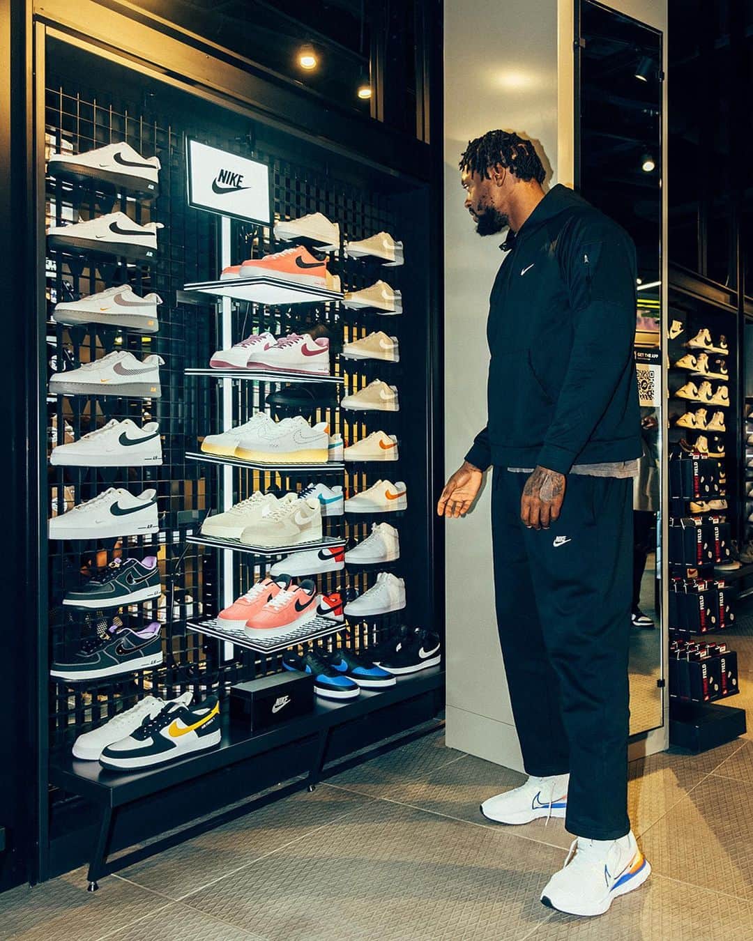 ジュリアス・ランドルのインスタグラム：「YOU KNOW WHERE TO FIND ME 🌍🔑 @jdsports」