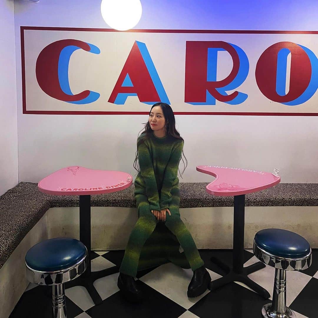 NOHANAのインスタグラム：「・ ちょーひさびさにキャロった🍔🇺🇸 寒い日のホットチョコ最高😋🍫☁️ ・ #carolinediner」