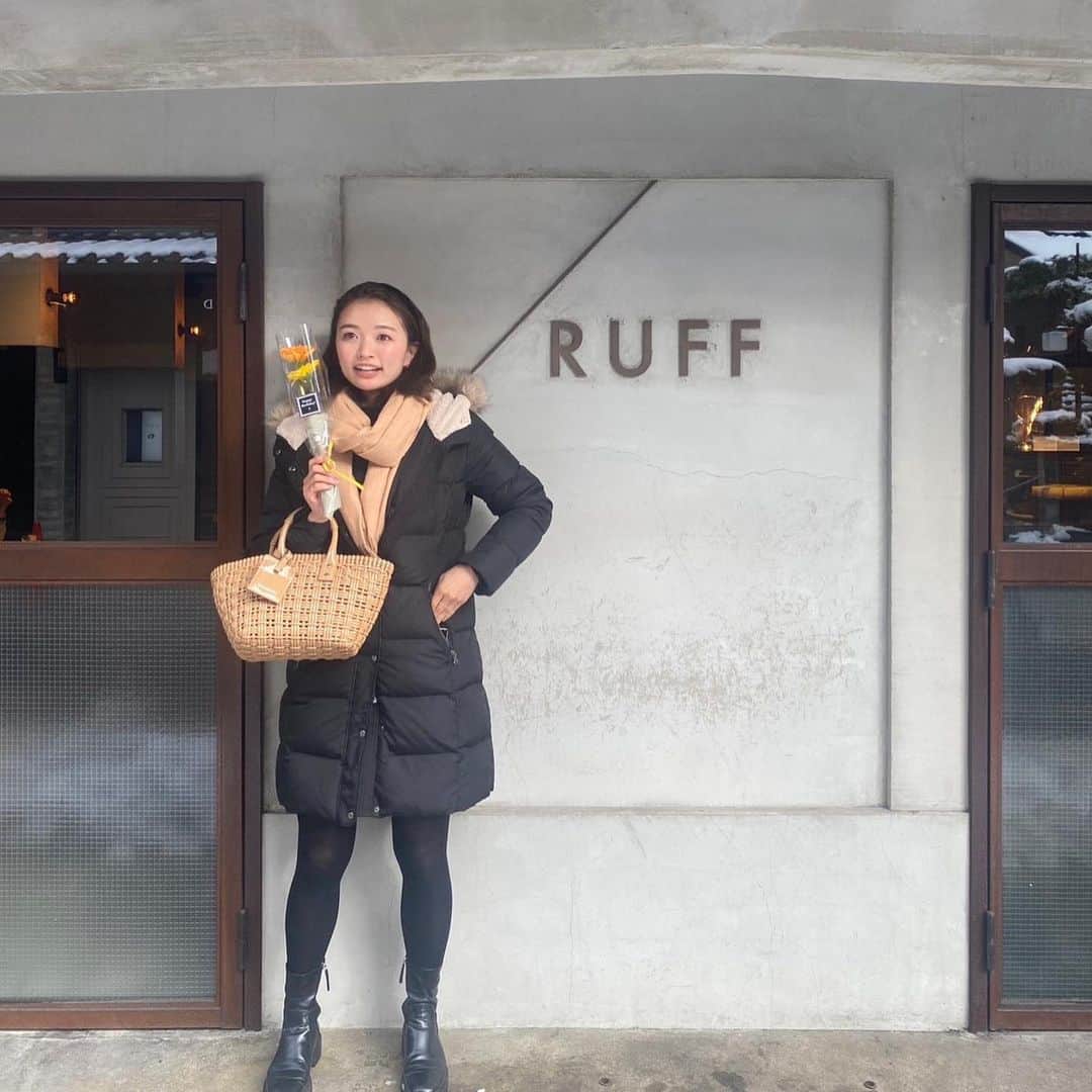 中谷萌のインスタグラム：「京都のステキなお店に連れてってくれました☃️ お花のプレゼントまで🌼💐 オレンジと黄色のガーベラ🌼 私のイメージカラーみたい。😉  京都好き  #ruff #sinoa」