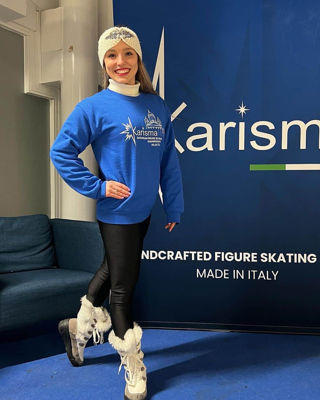 ジャダ・ルッソのインスタグラム：「Falling love with Karisma Sweatshirt 💙」