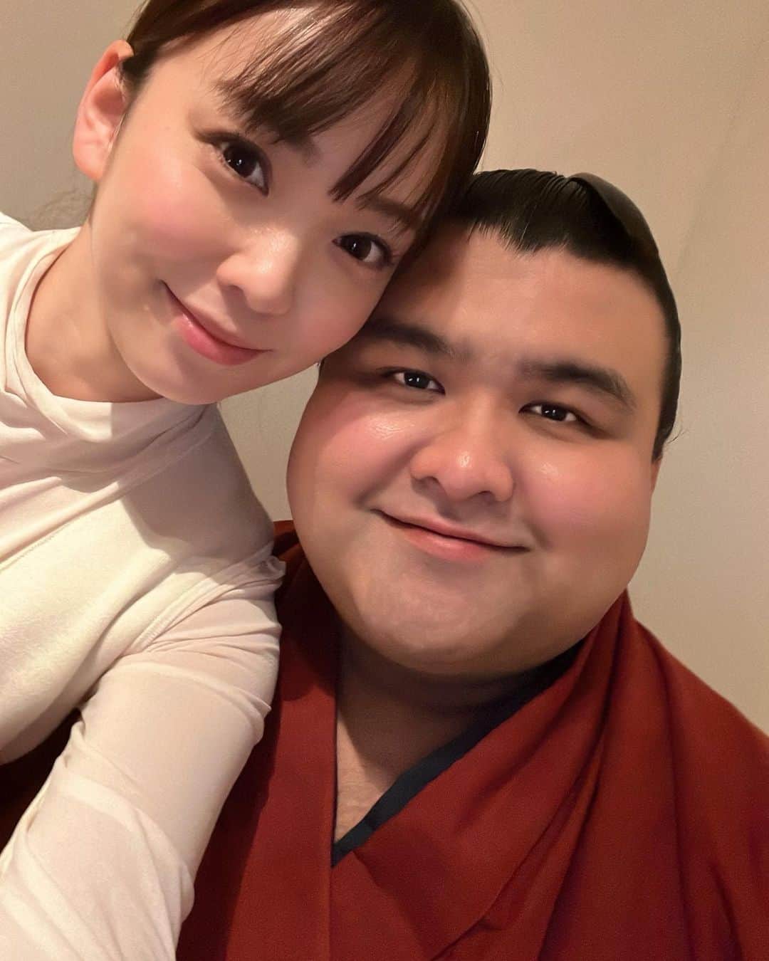 杜このみのインスタグラム：「今日は主人との大切な日でした💐 毎年、素敵なサプライズをしてくれたりと本当に優しい髙安関😌✨ こんなに尊敬できる人と出会えて幸せ者です…☺️♡」
