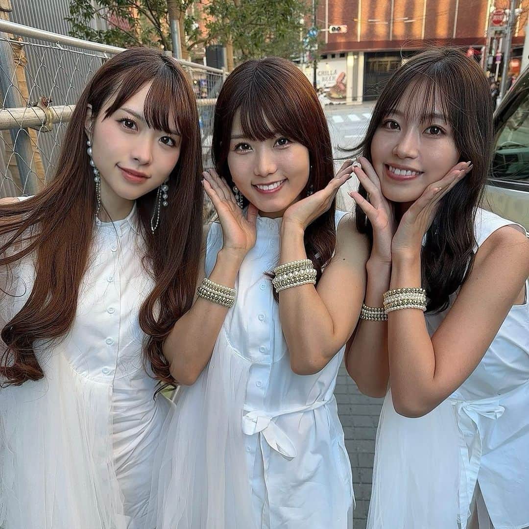 のインスタグラム：「Swishちゃんライブ -アイドルCAMP in SHINJUKU 2部- ありがとうございました♡🌈  初めて知ってくれた方へSwishの紹介です！ わたしたちは歌って踊れるレースクイーンで サーキットでもステージでライブをしています☺️  今日はみんなとの距離も近くて沢山盛り上げてくれて とーーっても楽しかった（ ; ; ）！  嬉しい気持ちが込み上げて圧倒されて 振りが少し(？)飛んでしまったのは反省です！🥲笑  でもそれだけ一体になれたことが嬉しかったし もっとみんなに楽しんでもらえるような Swishになりたいなと思いました！  赤い担当カラーも少しずつ増えてて Swishちゃんペンライトもゲットしてくれてありがとう♡  ペンライトは今後も活躍しそうだよ！  次回またライブ&オフ会も出来たらいいね とのことなのでお楽しみにねーっ  #Swish #歌って踊れるレースクイーン #アイドル #レースクイーン #ユニット #アイドルcamp  #スーパー耐久 #新宿MARZ #racequeen  #rq #idol #live #instalike」