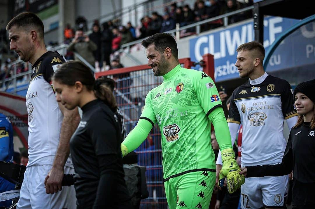 ズラタン・アロメロヴィッチのインスタグラム：「Ekstraklasa is back! On this point we can build up… #alwayspositive #allthewayup #fight #football #winterinpoland #ekstraklasa @ekstraklasa_official @jagielloniabialystok」