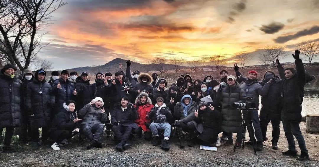 のインスタグラム：「. # 낭만비박 집단가출📌 . #좋은분들과 함께해 더 행복했던 시간들♡ . #인생의 멋진 조언들~넘 감사했습니다~허영만 선생님😉선생님의 열정~항상 응원하겠습니다~!! . # 같이해서 더즐겁고~언제봐도 항상 멋지고 배려심 많은 현준형😉 형이 있어 더즐겁고 멋진 추억 같이 만들어 행복했어요^^ . 두분 모두 사랑합니다~~!!!😉🙃👍 . #아쉬움이 많이 남지만~ 그래도 멋지고 열정적인 제작팀들.스텝들.작가분들~모두모두 최고였고~넘넘 감사했어요~~!!😛👍👍 . 부디😭 시즌2에서 다시 만나기를 기대해봅니다~~!! . 낭만비박 집단가출을  시청해주신 모든분들께도 넘 감사드립니다. 빠른시간에 꼭 다시뵈기를 바래보며.... 낭만비박~~최고~~!!!! .」