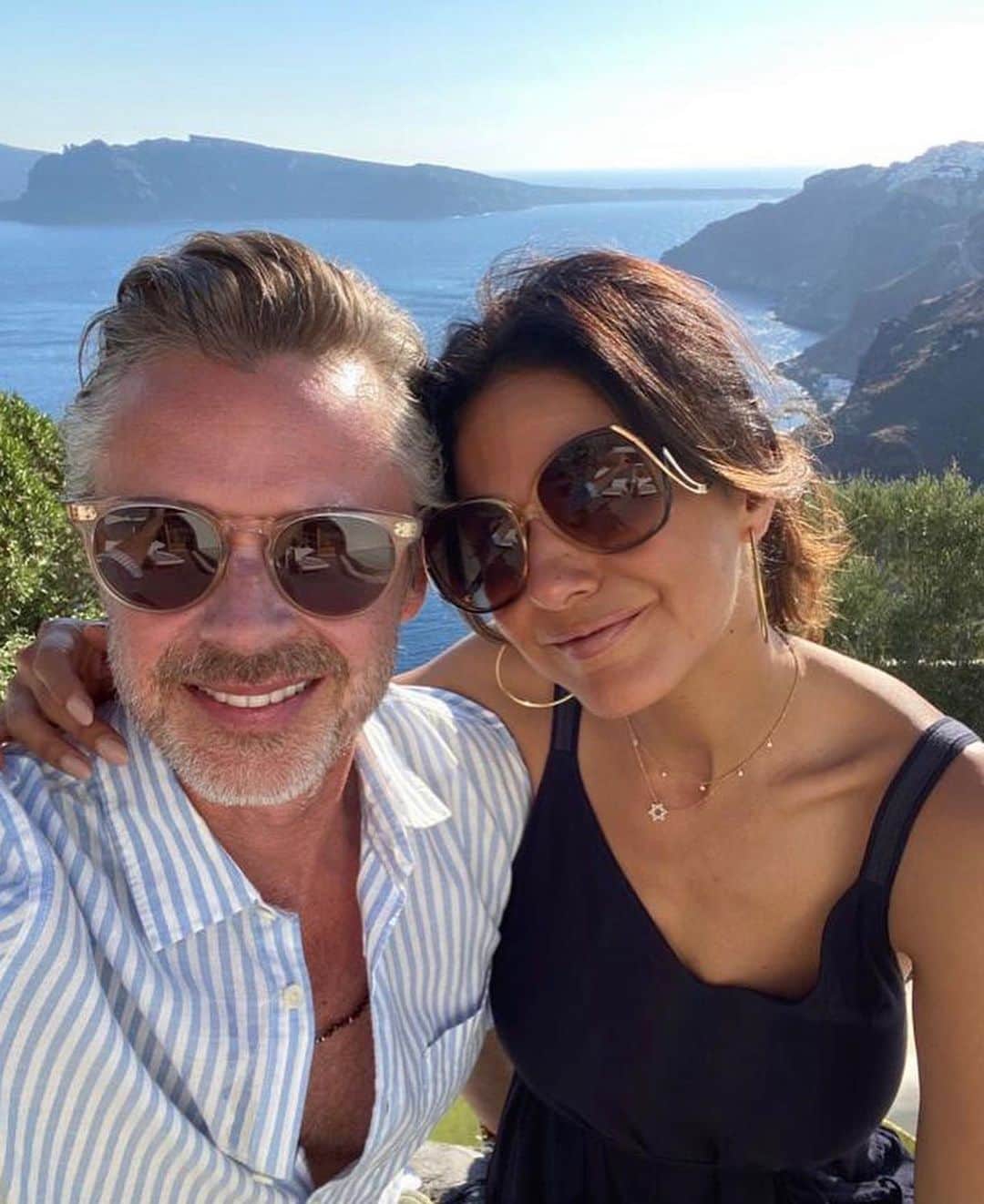 エマニュエル・シュリーキーのインスタグラム：「It’s this gorgeous man’s birthday today… baby there are never enough words or pictures to convey the love, the joy and the inspiration you bring not only to my life but also the people close to you and whose lives you you touch with your magic. Suffice to say I feel like the luckiest woman alive to call you my partner, my best friend and the ABSOLUTE love of my life! You are what dreams are made of.. wishing you your best year yet @samtrammellofficial To a million more sunsets, and adventures around the world..je t’aime … TELLEMENT ❤️❤️❤️」