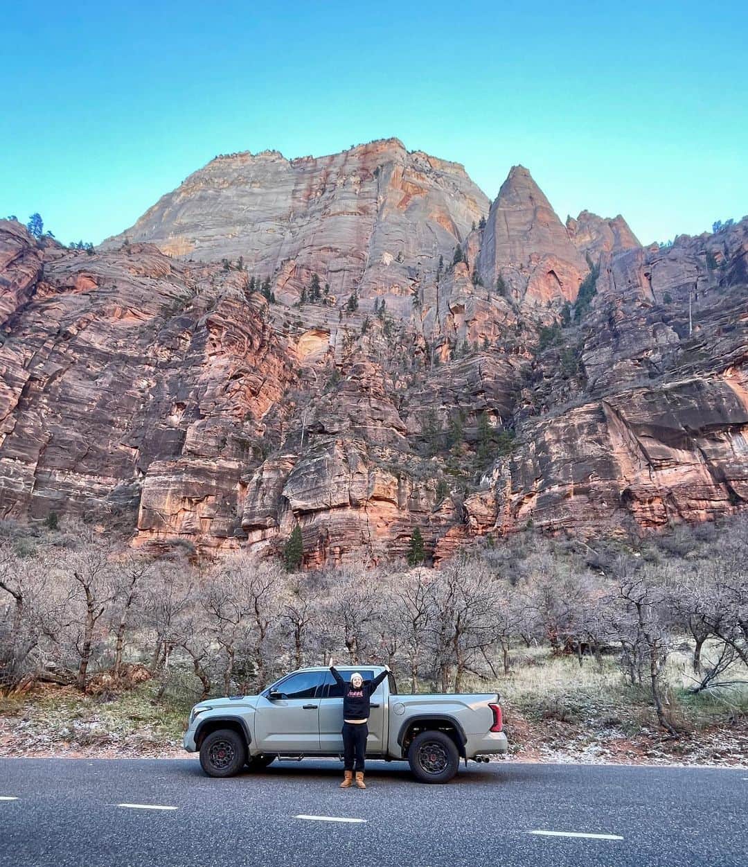 ジョーディン・バラットのインスタグラム：「road trip to Zion last month! #toyotapartner」