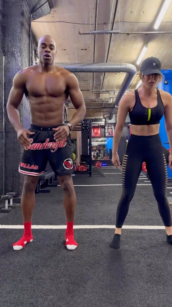 ホープ・ビールのインスタグラム：「When your trainer does everything he tells you to do @sandersfit_  . #summerbodies #fitness #shredded #dallas #dallastx #trainer #getfit #abs #core #flex」