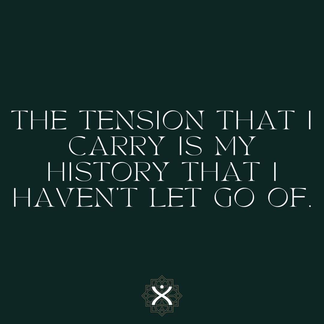 ディラン・モスコビッチのインスタグラム：「Tension is created from attachment, which causes a blockage and thus a lack of fluidity.   The past that we hang onto needs to be stored somewhere and the more history that we cling to, the more space it takes up.   Less space = Less flow. Less flow = More rigidity.  More rigidity = More opportunity for discomfort, pain and suffering to occur.   This can show up in many different ways in life:  Limitation and pain within the body. Aversions, fears and avoidance. Unwillingness and/or inability to receive. Dependancy. Addiction.  Narrow-mindedness. Perfectionism.  Victim mentality. People pleasing. ...To name a few.  More space, more freedom, more fluidity lie within the truths that await in the shadows. The parts of us that are asked to be seen, heard, held, massaged, loosened, kneaded and loved hold deep wisdom and teachings.  Some ways to release this tension: - Take care of the body. Listen to it and generously respond to its asks. - Spend time with past to let it go. Shed light on the truths lying in the shadows to alchemize them into fuel for growth and transformation. Through journaling, therapy, coaching, ceremony, spirituality -- accessing tools that assists in the inquiry can help the process of breaking up the scar tissue to create more movement within our physical, mental, emotional, energetic and spirit bodies. - Become intimate with the inner compass and allow it to lead the way over the minds illusions of wants and desires.   Surrender = Freedom  Though this journey is unique to each of us, and must be done ourselves, we don't have to do it alone.  We heal in community.  If you feel called to share, comment with ways in which you've found more spaciousness and fluidity in your own lives.   #tension #fluidity #attachment #healing #spaciousness #surrender #freedom」