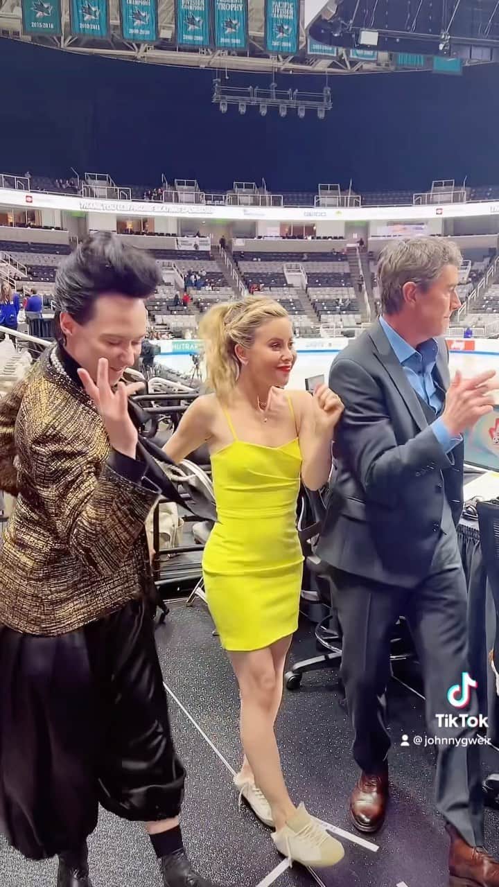 タラ・リピンスキーのインスタグラム：「29.1.2023 15 minutes to showtime! Team work makes the dream work! @taralipinski @terrygannon83 @nbcolympics @taraandjohnny」