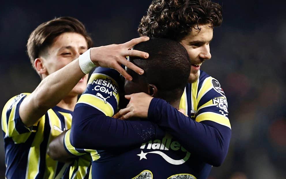 エネル・バレンシアさんのインスタグラム写真 - (エネル・バレンシアInstagram)「Gracias Dios por estos 3 puntos 🙏 seguimos fuertes equipo 💪🏻 vamos por mas 💛💙」1月30日 4時41分 - ennervalencia1
