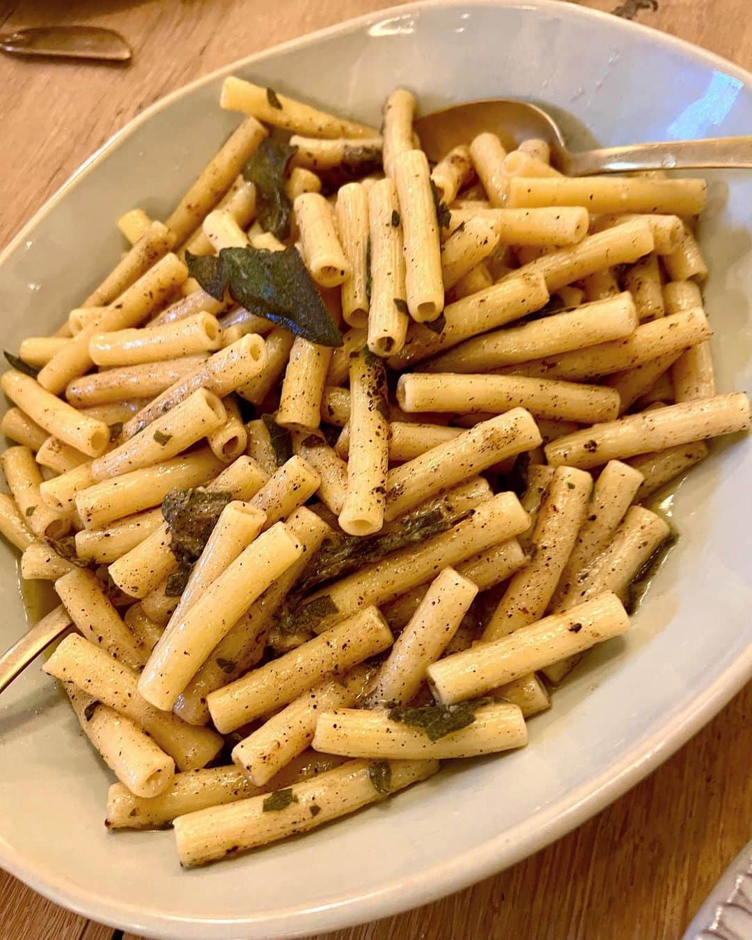 レイチェル・レイのインスタグラム：「Brown Butter Sage Macaroni 😘 Make it!!! …or don’t 🤷🏻‍♀️…I’ll never know!」