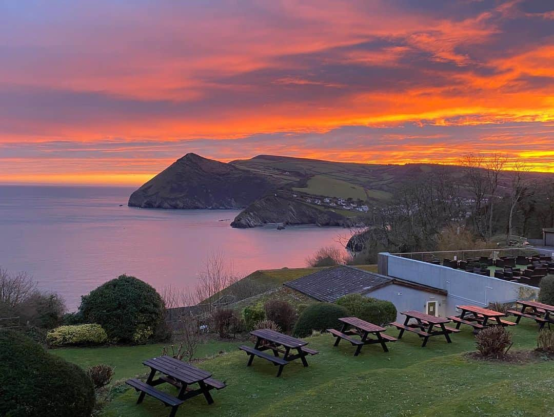 リアム・タンコックさんのインスタグラム写真 - (リアム・タンコックInstagram)「A few from last weekend ❤️  A great time spent with wonderful friends at beautiful @hotelsandycove in North Devon.   #sandycovehotel #woolacombe #ilfracombe #northdevon #friends #christening #berrynarbor #swimzi #sunrise #woolacombebeach」1月30日 5時23分 - liamtancock