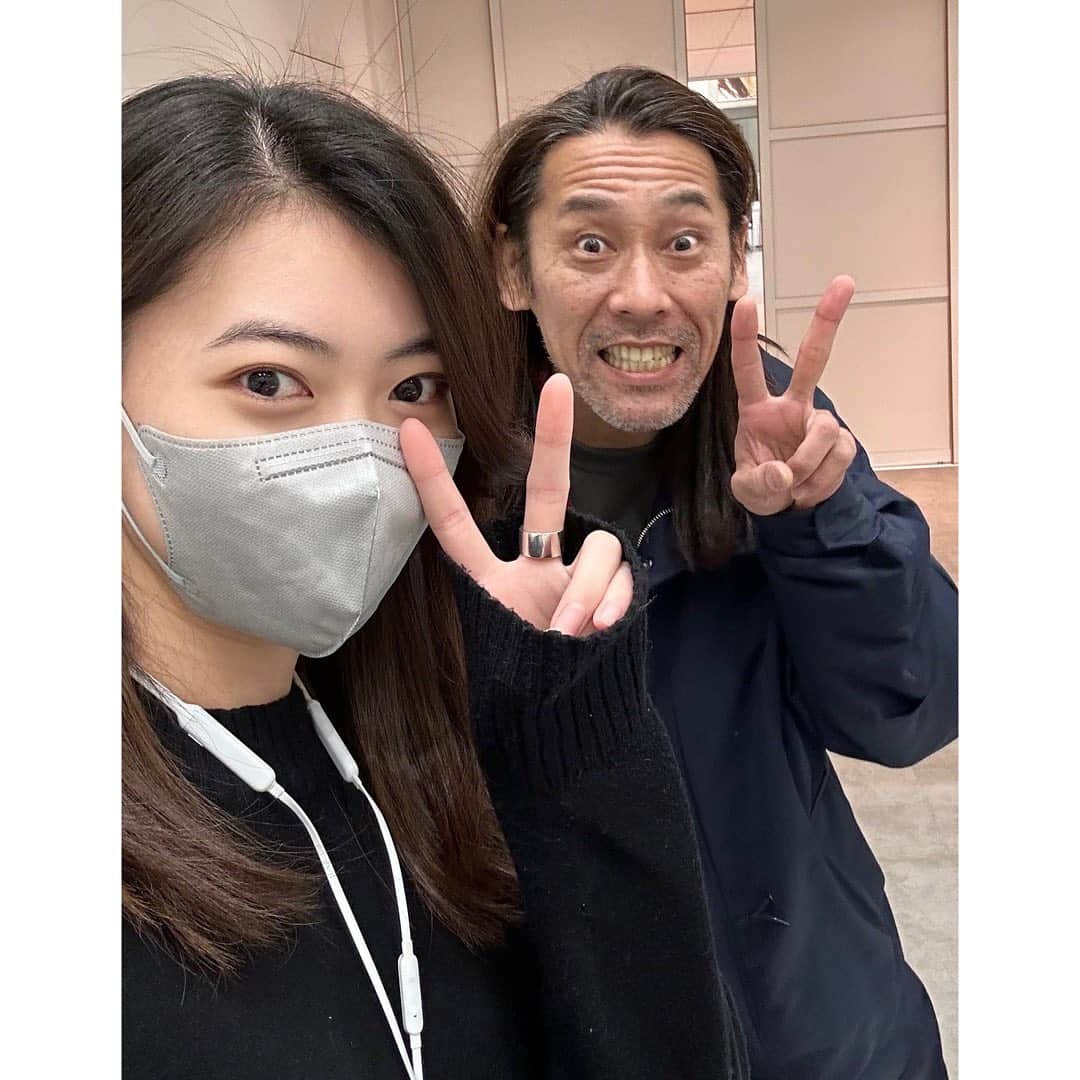 安田聖愛のインスタグラム：「⁡ ヘアメンテして髪の毛さらさらふわふわにしてもらいました☺️ 落合さんは私のヘアメンテ、リフレッシュ担当！笑 いつもありがとうございます！ ⁡ そして、私の髪質を見ていつもこのシャンプーを使ってくれているんだけど、私もお気に入りでこれじゃないとなんか違う！って思うシャンプー　AIRY FLOW ⁡ 髪質固め、毛量多めの私の髪をふんわりまとめてくれる😌 ⁡ たまに違うシャンプーも使うけど、1番の愛用品です✌️ ⁡ #ヘアメンテ　#落合さんいつもありがとうございます #AIRYFLOW #愛用品」