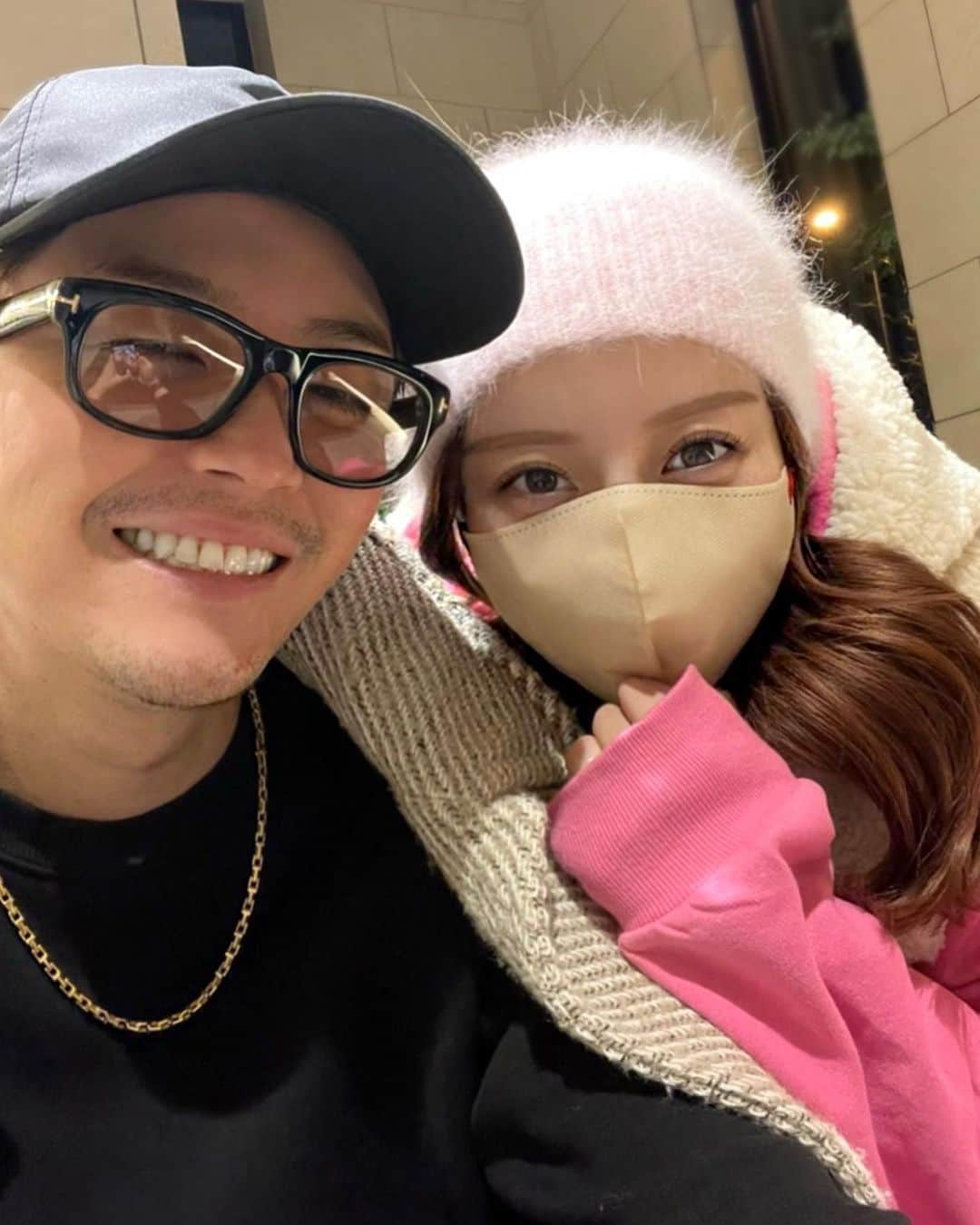 のインスタグラム：「夜な夜なパジャマで韓国料理を食べに行くカップルの巻🇰🇷🍚💓」
