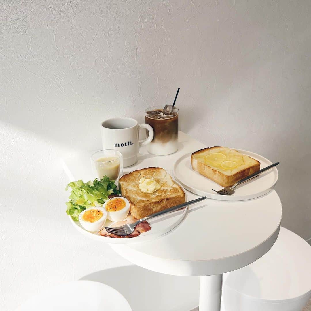 渡邉みさきのインスタグラム：「. morning🍞☕️  #朝活#朝ごはん #プレートごはん #トースト #難波カフェ#なんばカフェ #motticafe#堀江カフェ #大阪カフェ」