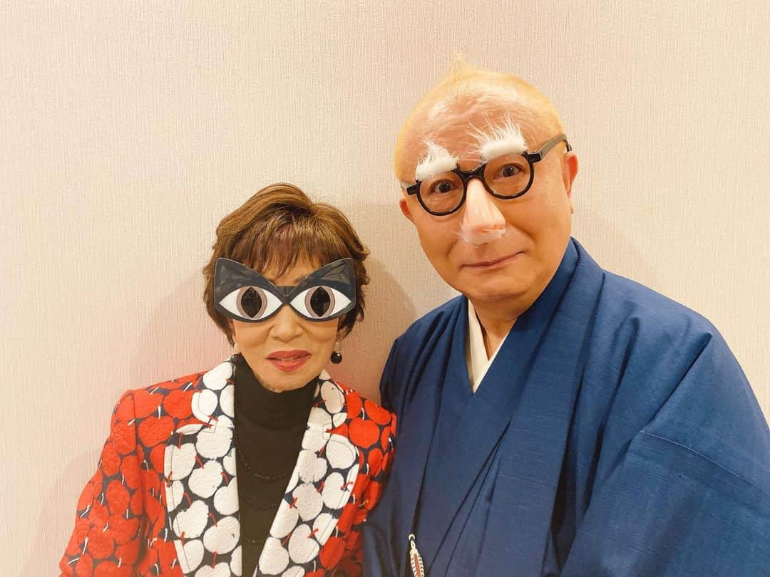 春風亭小朝さんのインスタグラム写真 - (春風亭小朝Instagram)「・ この写真は本日放送になる徹子の部屋の収録直後の写真です  気がついたら徹子の部屋には年イチで呼んで頂いてるんですが、二人で出演するのは圓太郎君の真打昇進の時以来  もう１枚は『おんがく交差点』のゲストに来て下さった時のものです  ホント、浅丘ルリ子さんにはお世話になってます  #浅丘ルリ子　さん #徹子の部屋  #おんがく交差点  #春風亭小朝」1月30日 9時29分 - shunputei_koasa