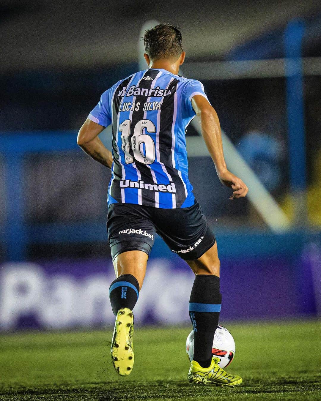 ルーカス・シウヴァ・ボルジェスのインスタグラム：「Vitória! 🙌🏼⚽️ @gremio @oficialfgf」