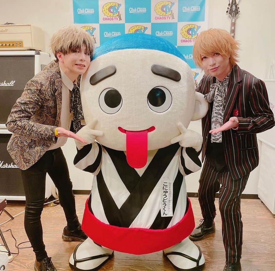 葵のインスタグラム：「でこぽんTOUR'23「冬彩四重奏」無事に終了しました！ご参加いただいた皆さんありがとうございました。 前所属事務所を退所してから早いもので4年近く経ちました。 コロナ禍で足踏みしながらも　 手探りながらですが主催者として興行を作り上げてきて、ようやくワンマンツアーを敢行することができました。まだまだ未熟な部分は多々ありますが"自分の目の届く環境で活動をしたい"と決めて独立したからにはしっかりやりきりたいと思います！ 来月には札幌単独公演2デイズ、再来月には168の東名阪ワンマンツアーも控えています。 歩みを進める速度は遅いですが、地に足をつけ 大切な仲間たちと共に自分らしく活動していこうと思います！ でこぽんツアー楽しかった！またいつかやりましょう！！」