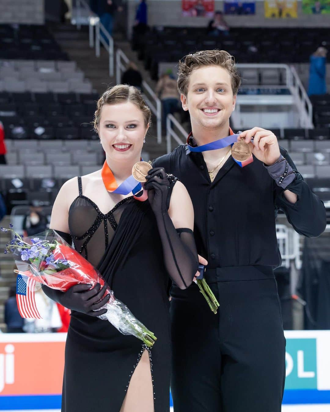 クリスティーナ・カレイラのインスタグラム：「Thank you for an amazing week!🫶🏻 @usfigureskating  • • • • #teamusa #bronze #toyotauschamps #icedance #dance #figureskating #championship #iceskating #california #sanjose」