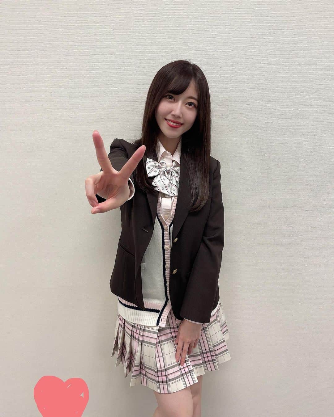 松村芽久未のインスタグラム：「⁡ ⁡ もう何度か袖を通してるのですが、 声スポの衣装可愛くないですか？😳💓 ⁡ 制服ブレザー可愛いし何より着ると ピシッとなんか身が締まるといいますか、 声優eSports部のメンバーなんだ！と改めて 実感も出来るので、とても好きな制服です💓 ⁡ ⁡ ⁡ ま、まだいけますか？？笑笑 ⁡ ⁡ ⁡ ⁡ #舞台 #Stage #女優 #舞台女優 #声優eSports部」
