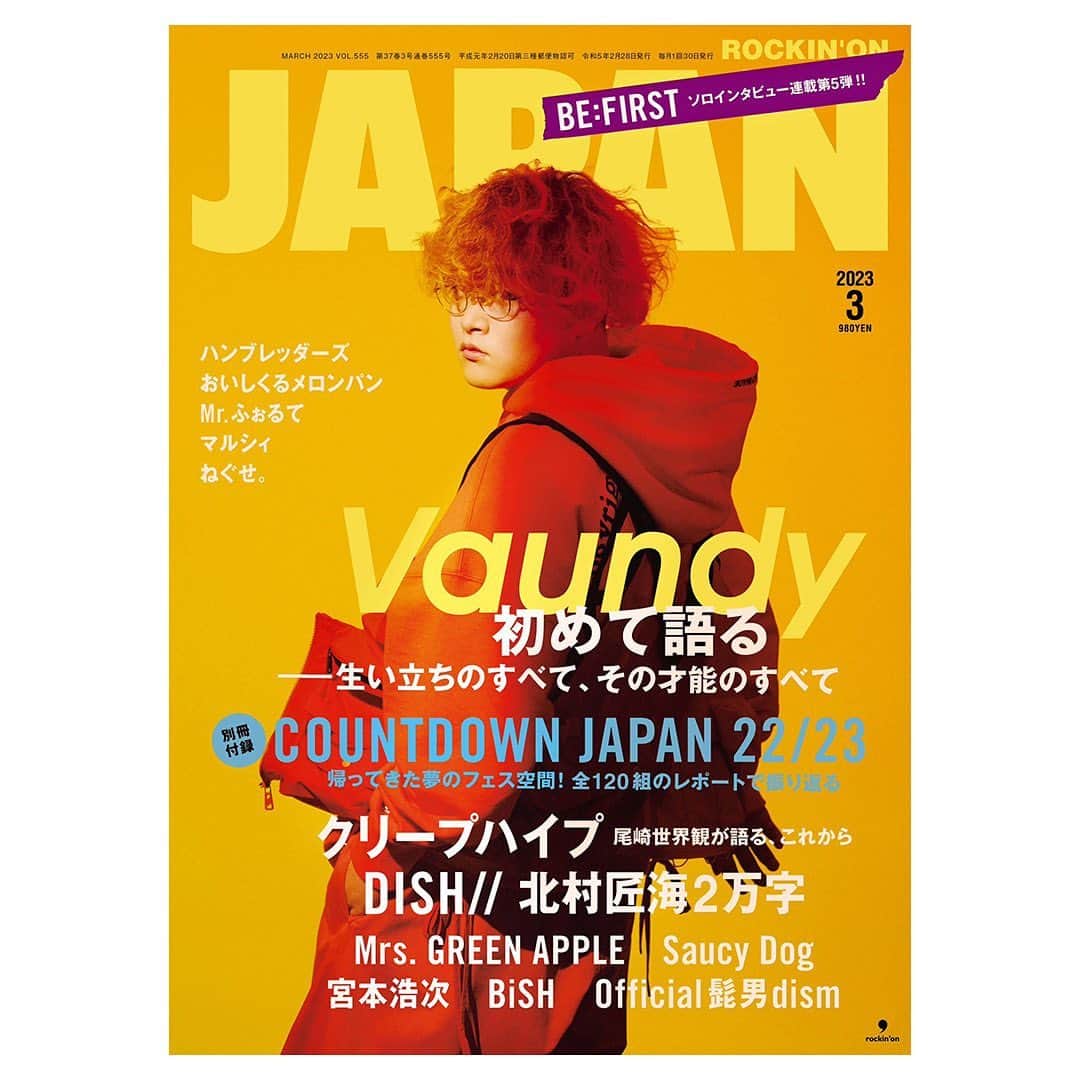 太田好治のインスタグラム：「@vaundy_engawa / ROCKIN'ON JAPAN  photographer / @yoshiharuota  styling / @hayato_takada hairmake / @ayako_higashikawa   #VAUNDY  #replica  #yoshiharuota」