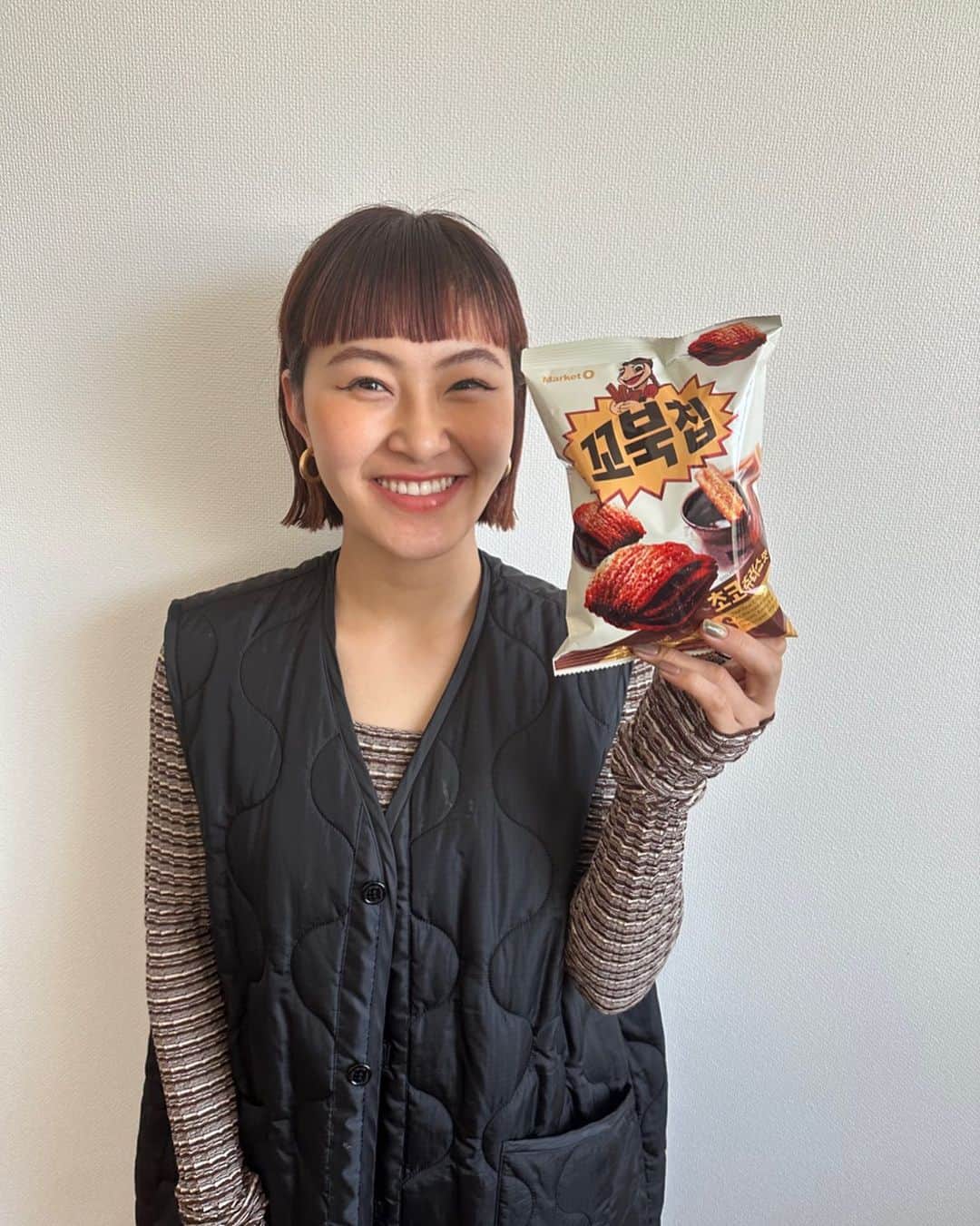 村上佳菜子さんのインスタグラム写真 - (村上佳菜子Instagram)「🌻🌻🌻 これがたまらなく美味しすぎる！！！ なんだコレ！！！止まらん！やばい！！笑 開けたら秒🍃 . . ちなみにPRとかでなく、本当に好きで みなと共有したかった😂 . #コブックチップ」1月30日 14時00分 - kanako_m_official