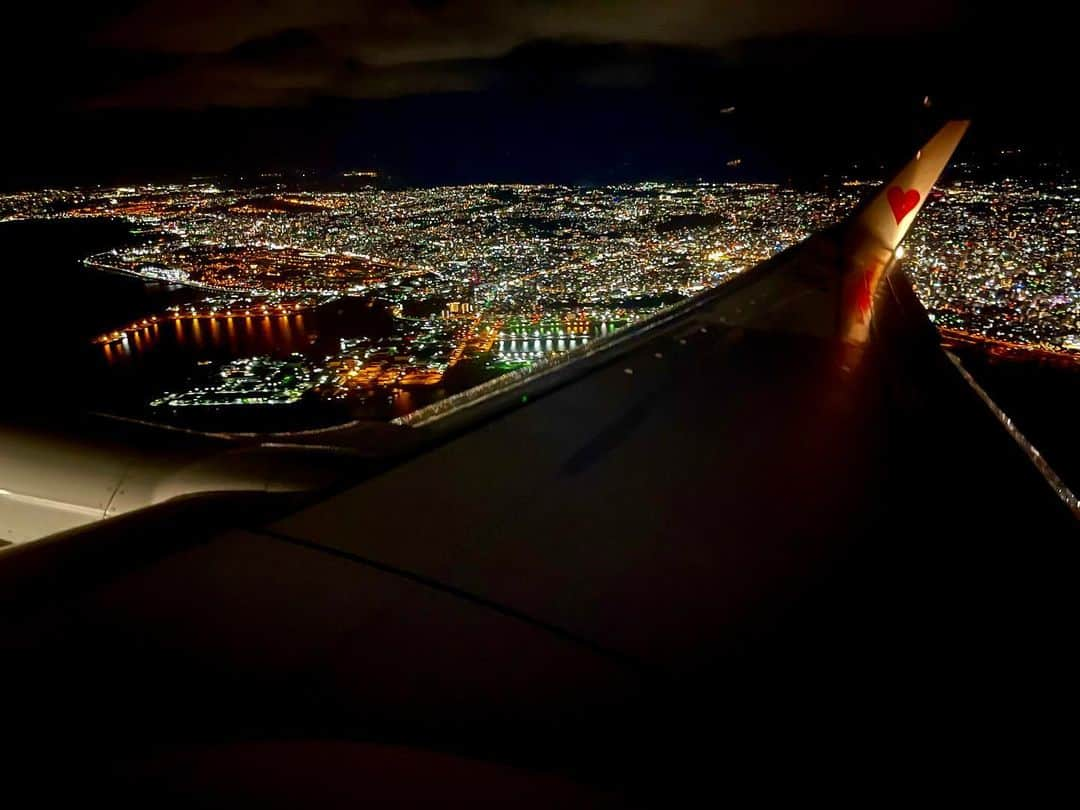 菊池流帆さんのインスタグラム写真 - (菊池流帆Instagram)「いつも夜の飛行機のこの景色を見ると高校選抜のことを思い出す。  デュッセルドルフからの帰りの飛行機。 世界相手にマジなんもできねぇ。 高校選抜で試合に出れなかった。 そのめちゃくちゃな悔しさが蘇る。  この景色が大好きでたまらない。 等身大の自分を思い出させる。  俺はあの頃からなんも変わっちゃいない。 また這い上がってやろうと。  やるしかない。  #ダビドリューホ #サクラギリューホ #ダビドハナミチ #岩手の怪物 #大迫半端ないって」1月30日 14時08分 - davidryuho49