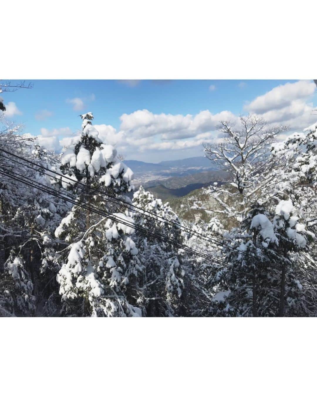 北野貴之のインスタグラム：「三日間の山🏔 下には雪がないことが分かる☀️ 道産子育ちの僕にはちょうど良い雪質だっだたかな❄️ スウェーデン🇸🇪のテイオウとの出逢いに感謝！」