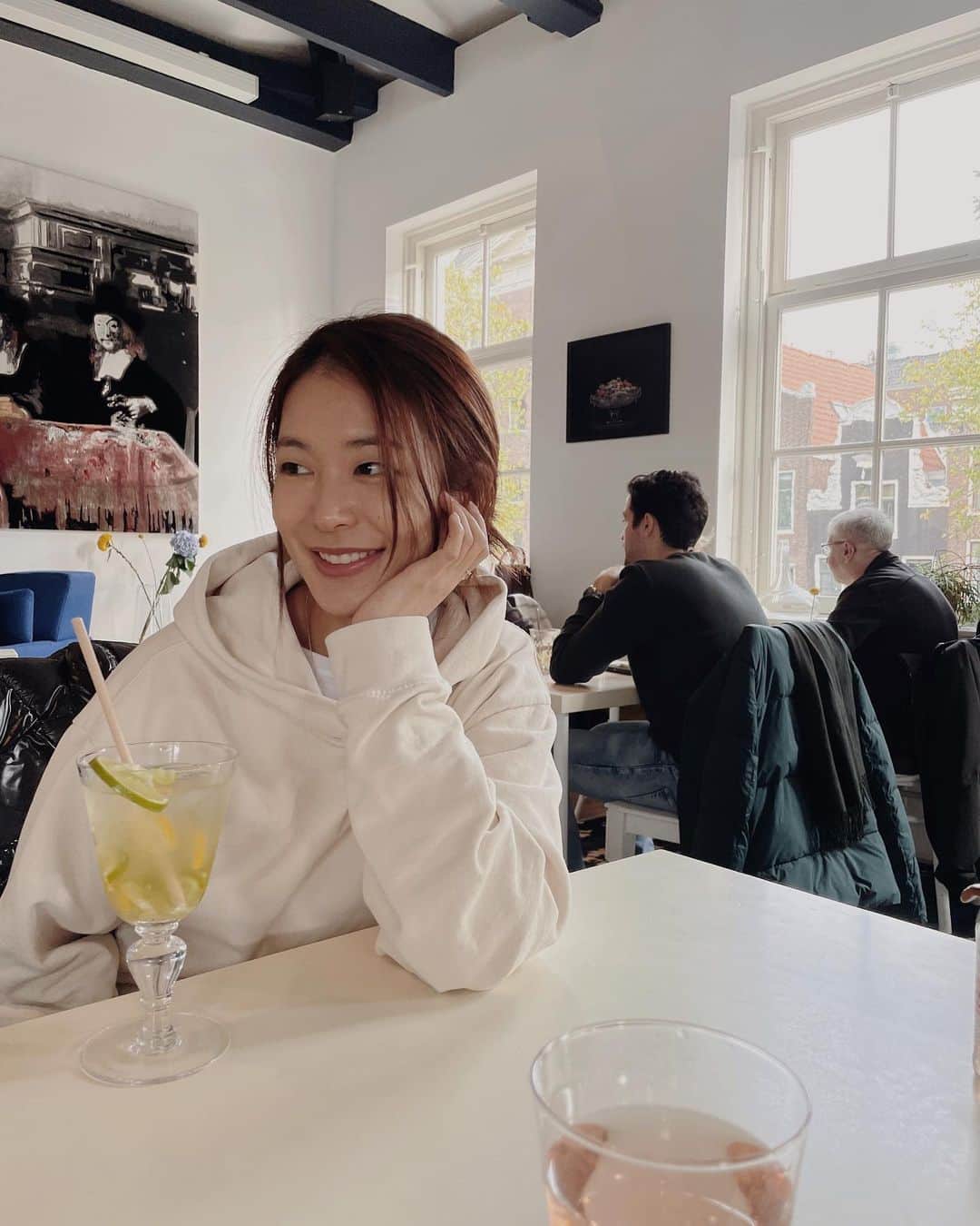 チョン・ユジンのインスタグラム：「잘자요 Good night 🌙💛 photo by @senimimi 🤍」