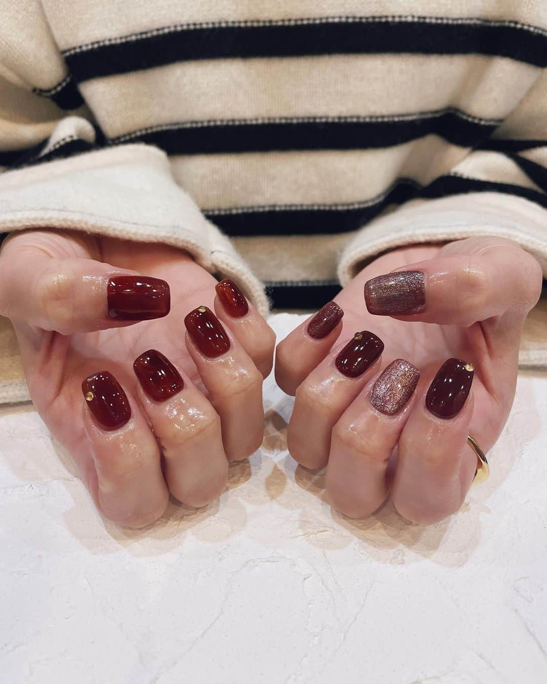 咲月美優さんのインスタグラム写真 - (咲月美優Instagram)「☽ . new nail🐮💭❕ 淡色うねうねꕀ . 2枚目は先月のnail このカラーも好評だった🎴⸝⸝⸝⸝ . . 💅 @epica_kanako  今年もかなこさんに おしゃれなnailおまかせします🫰🏻🤍 . . . #nail #nails #naildesign #ネイル #ネイルデザイン #冬ネイル #トレンドネイル #ニュアンスネイル #うねうねネイル #大人ネイル #スクエアネイル #おしゃれネイル #ネイルサロン大阪 #ニットコーデ  .」1月30日 17時18分 - s.miyutyyy