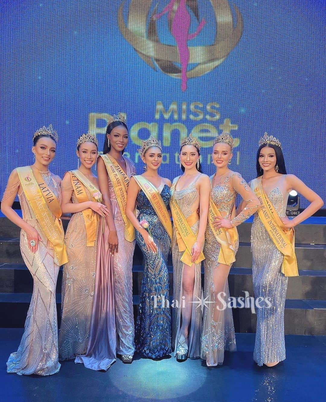 aya onoさんのインスタグラム写真 - (aya onoInstagram)「#missplanetinternational  2nd runner up 👑🥉  @planet_mpi  大変光栄なことに、Miss Planet International で準々グランプリに選ばれました✨ ここまで長い道のりでしたが、多くの方々に支えていただいたおかげで世界3位という素晴らしい賞を頂くことができました。 皆さん、応援本当にありがとうございました。  Thank you ❤️ @mika.sayama (National Director) @nagoyafashionfesta  @harukaaya.1105 (National Costume)  #2ndrunnerup #missplanetjapan #japan #ayaono #photoshoot #Cambodia #modebeare #nagoyafashionfesta #harukaaya」1月30日 17時48分 - onoaya_official