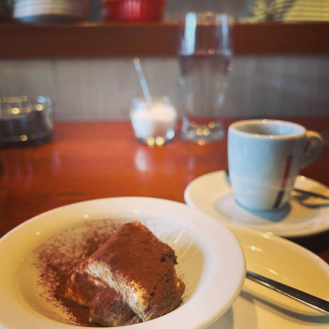 溝渕雄志のインスタグラム：「' Since when did I start to think bitter tastes good?  #tiramisu」