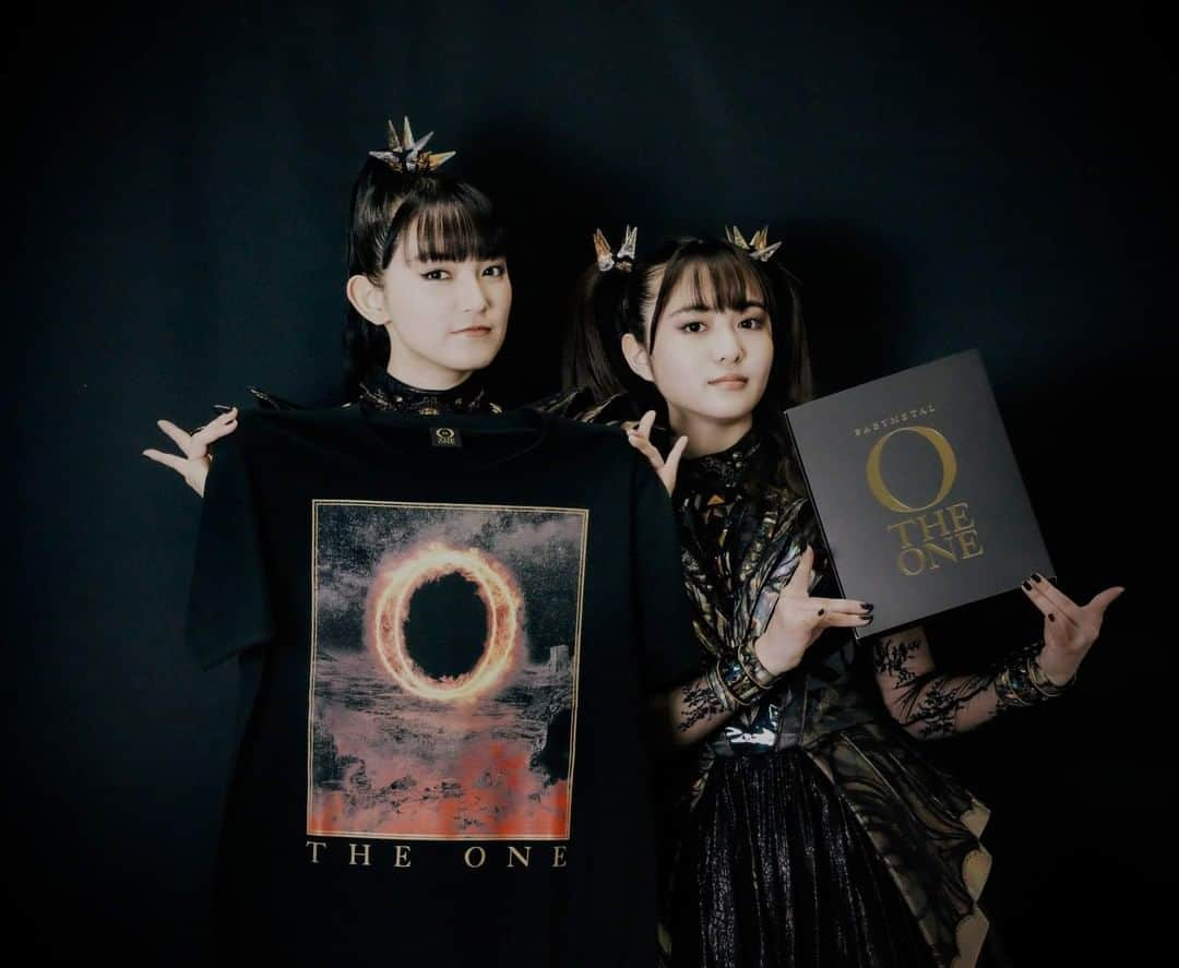 BABYMETALさんのインスタグラム写真 - (BABYMETALInstagram)「⭕️本日18時より【BABYMETAL BEGINS - THE OTHER ONE - 】チケット超最速先⾏「THE ONE’s ARK先行」受付スタート!!⛵️   【早期購入締切】 2023年2月5日(日) 23:59まで  「THE ONE TEE」限定カラー GOLD/通常カラーアスマートにて発売中!!  #BABYMETAL #THEONE」1月30日 18時00分 - babymetal_official