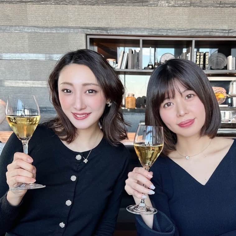 佐竹ななのインスタグラム：「#リッツカールトン東京 で毎年恒例の新年会✨  仲良しの友達でもあり うちの文化人でもある 天才美少女漫画家のあんじゅ先生と！  #経営者　#女性経営者　#ランチ」