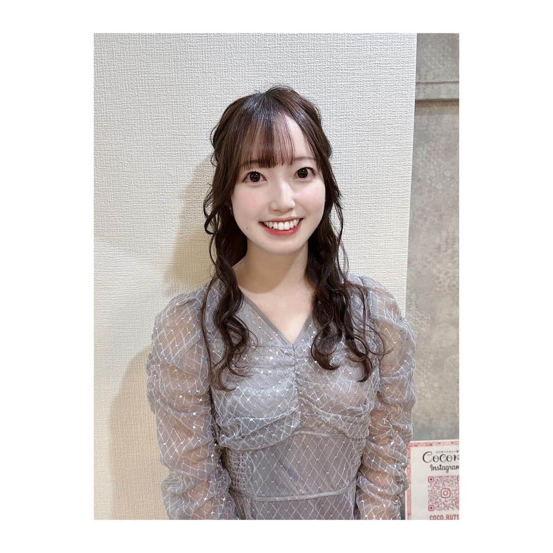 石井奏美のインスタグラム：「髪をふわふわにアレンジしてもらった時の☁️  体調不良でお休みをいただいていたのですが 今日から復帰しました🐰 健康って改めて素晴らしい… 元気に動けるのがとても嬉しいです💡  皆さんも寒い日が続いていますから ご自愛ください☕️  今日も1日お疲れ様でした💐  #岡山#香川#アナウンサー」