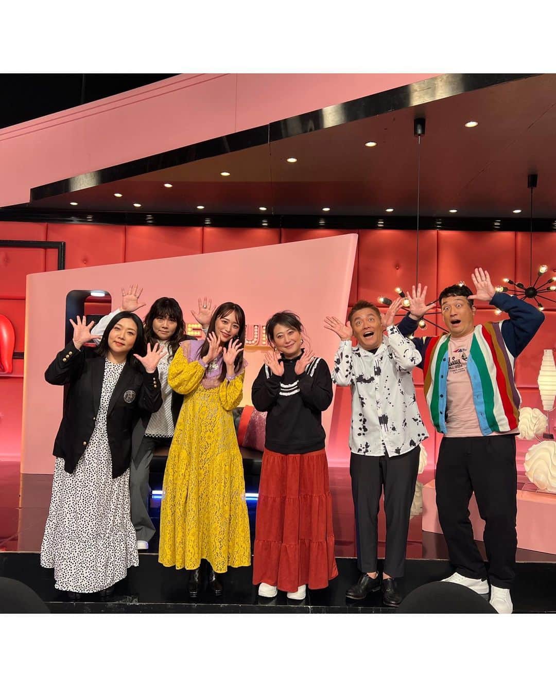 近藤千尋のインスタグラム：「こんばんわ💓 1週間また始まったねぇ〜🌈  今週のキメツケ！に出ております🙋🏻‍♀️❤️ だいすきな番組、嬉しいなぁ🫶🏻✨ あれ？最近は黄色が多いなぁ❤️笑 ハマるとその色ばかり着る💛💛  #近藤千尋衣装   @pameopose @dianashoespress  最近、全然トレーニング出来てないから お腹がぷよぷよ、、、笑 夏に向けてそろそろするか！！🥺❤️ 三日坊主になるかもですが、 応援よろしくお願いします。笑😀❤️」