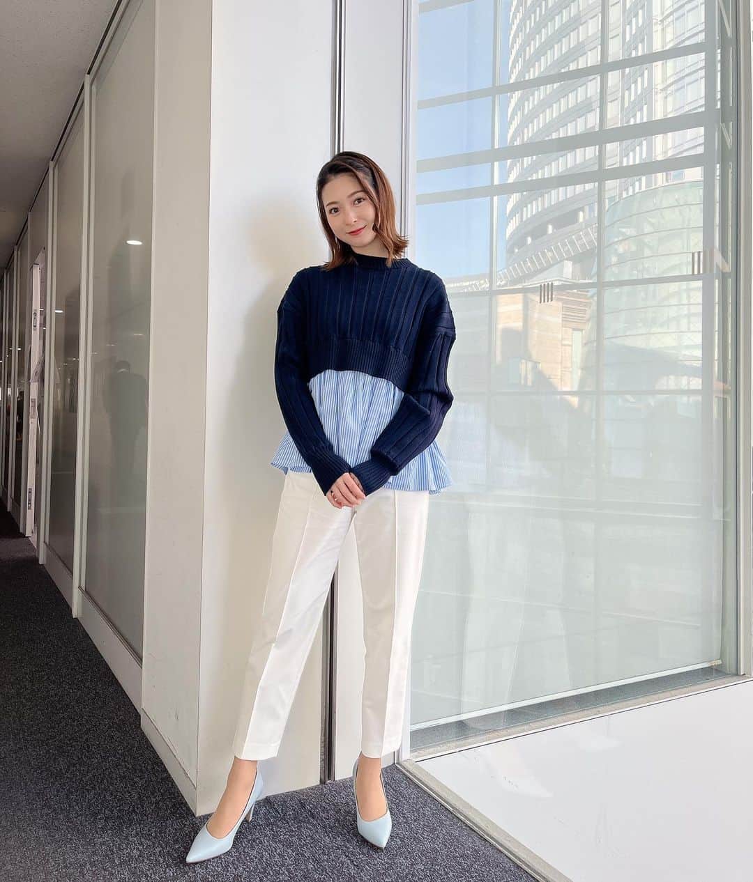住田紗里のインスタグラム：「今朝はよく晴れていて、窓に青空がうつっていました☀️  トップス VIS (@vis_jp)  #グッドモーニング#衣装#vis#パンツ#テレビ朝日#テレ朝#テレビ朝日アナウンサー#アナウンサー#住田紗里」