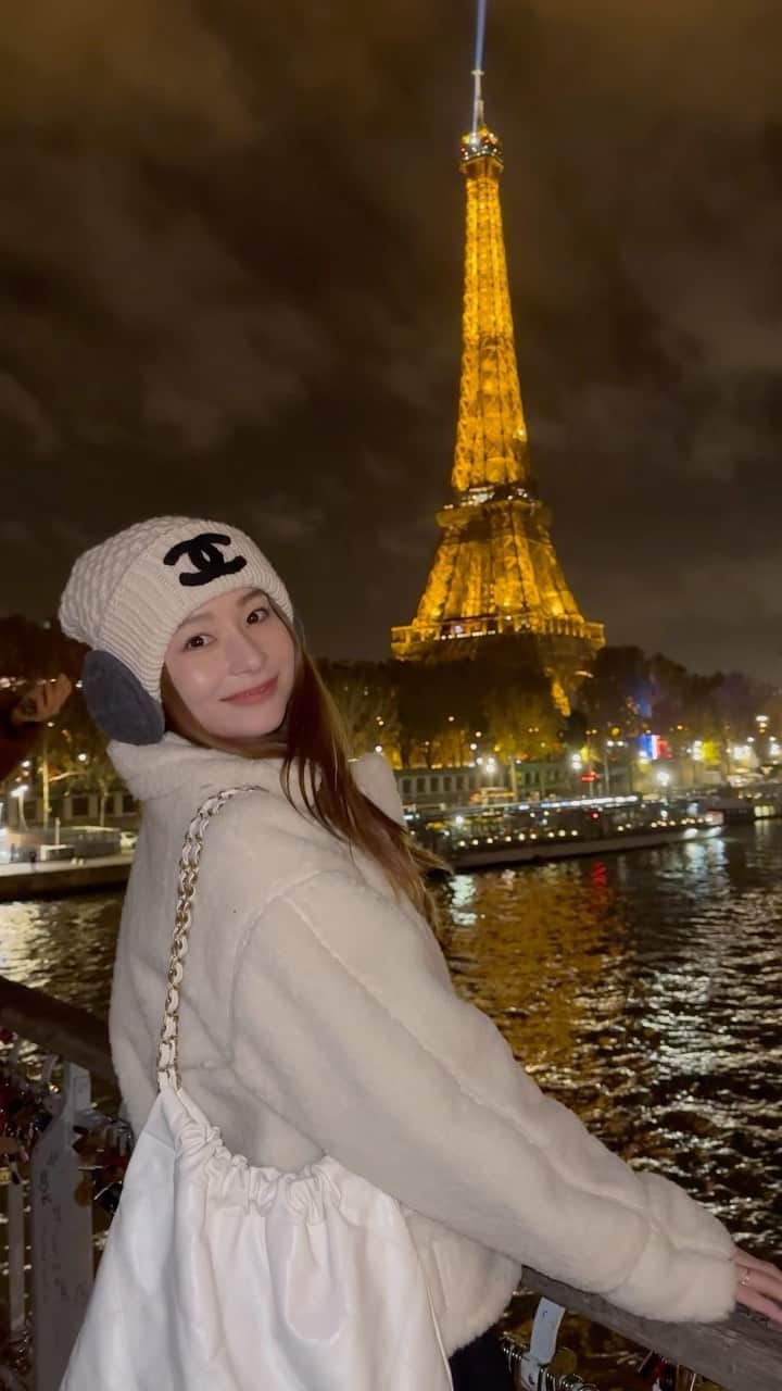 のインスタグラム：「First time in Paris🇫🇷✨　#paris」