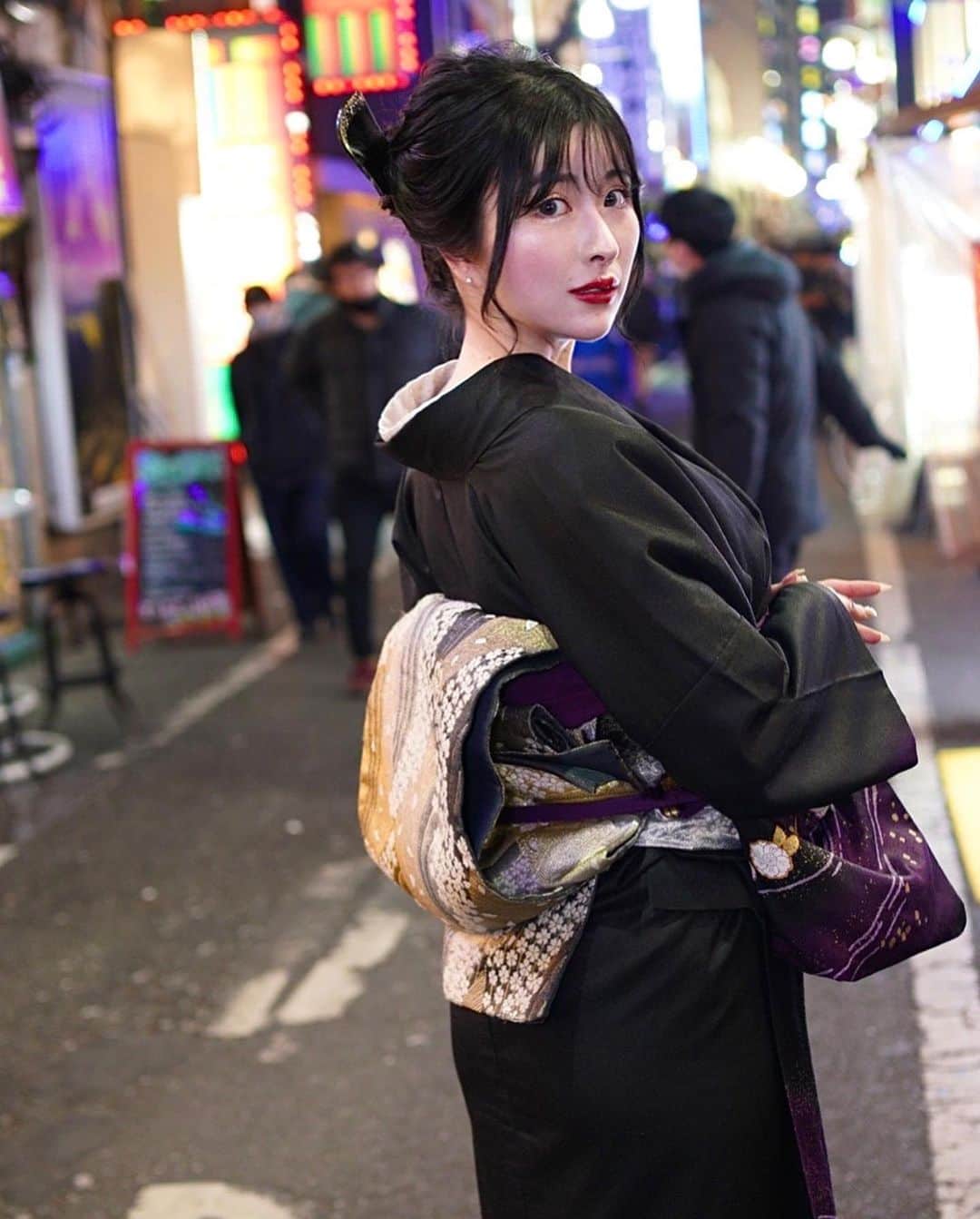 藤澤せなのインスタグラム：「着物投稿多い？😹👘 キラキラ#歌舞伎町 ✨ .」